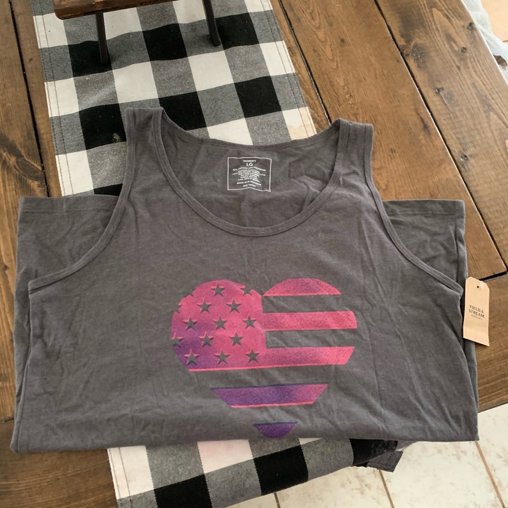 3/$15 💞Field & Stream Heart Patriotic workout tank💞